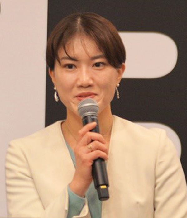根岸 麻理子さん